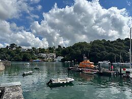The Slipway Suite, Fowey Harbour & Parking 1 Min