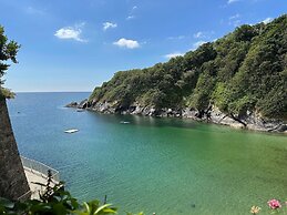 The Slipway Suite, Fowey Harbour & Parking 1 Min
