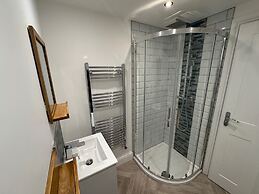 The Slipway Suite, Fowey Harbour & Parking 1 Min