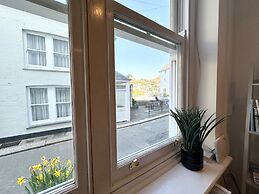 The Slipway Suite, Fowey Harbour & Parking 1 Min