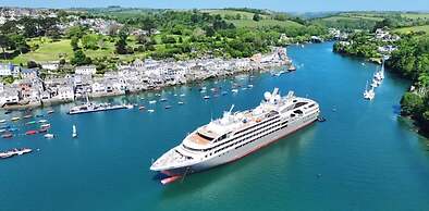 The Slipway Suite, Fowey Harbour & Parking 1 Min