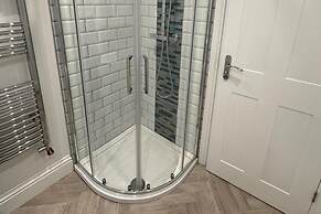 The Slipway Suite, Fowey Harbour & Parking 1 Min