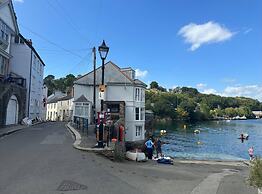 The Slipway Suite, Fowey Harbour & Parking 1 Min