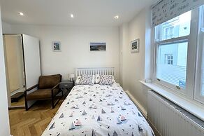 The Slipway Suite, Fowey Harbour & Parking 1 Min
