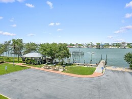 Shipwatch Riverside E104