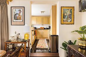Mayfair 3-bed 6-guest W/patio & ac Berkeley Square