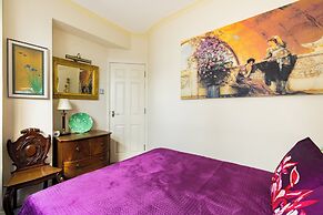 Mayfair 3-bed 6-guest W/patio & ac Berkeley Square