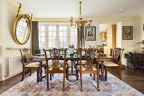 Mayfair 3-bed 6-guest W/patio & ac Berkeley Square