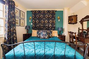 Mayfair 3-bed 6-guest W/patio & ac Berkeley Square