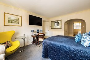 Mayfair 3-bed 6-guest W/patio & ac Berkeley Square