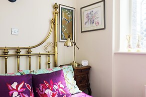 Mayfair 3-bed 6-guest W/patio & ac Berkeley Square