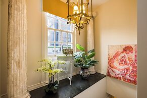 Mayfair 3-bed 6-guest W/patio & ac Berkeley Square