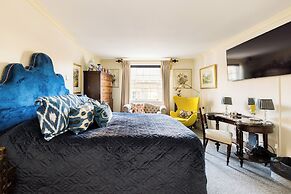 Mayfair 3-bed 6-guest W/patio & ac Berkeley Square