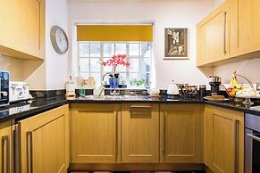 Mayfair 3-bed 5-guest Berkeley Square 1729 House