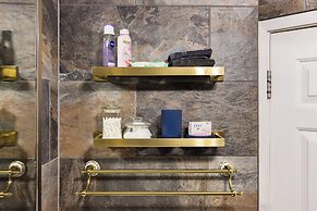 Mayfair 3-bed 5-guest Berkeley Square 1729 House