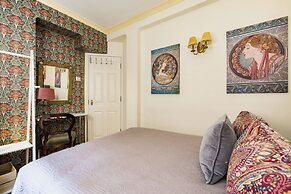 Mayfair 3-bed 5-guest Berkeley Square 1729 House