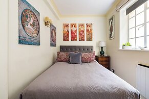 Mayfair 3-bed 5-guest Berkeley Square 1729 House