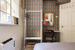 Mayfair 3-bed 5-guest Berkeley Square 1729 House