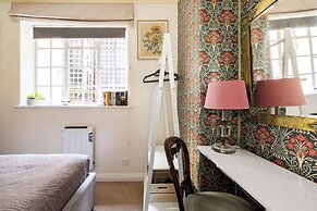 Mayfair 3-bed 5-guest Berkeley Square 1729 House