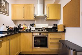 Mayfair 3-bed 5-guest Berkeley Square 1729 House