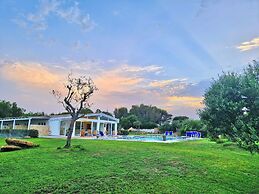 Hotel with swimming pool near Stintino