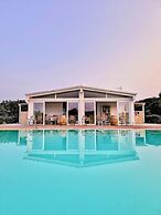 Hotel with swimming pool near Stintino