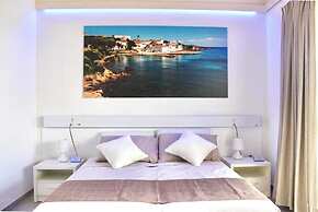 Hotel with swimming pool near Stintino