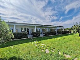 Hotel with swimming pool near Stintino