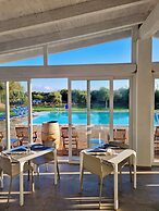 Hotel with swimming pool near Stintino