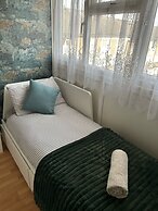 Cozy 4-bed Room Apartments in Birmingham