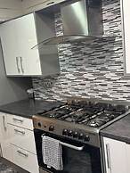 Cozy 4-bed Room Apartments in Birmingham