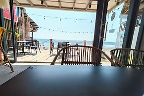 La Ud Lounge and Hostel