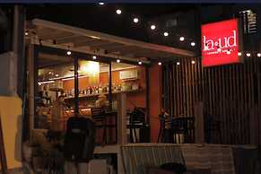 La Ud Lounge and Hostel