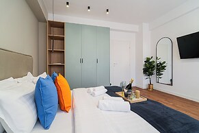 Modern & Spacious 2BR Steps to Cismigiu Gardens