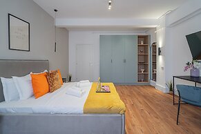 Modern & Spacious 2BR Steps to Cismigiu Gardens