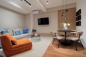 Modern & Spacious 2BR Steps to Cismigiu Gardens