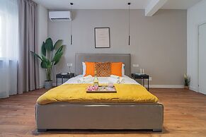 Modern & Spacious 2BR Steps to Cismigiu Gardens