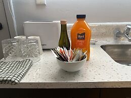 301 Bealey Ave Motel