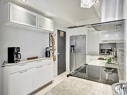 Tides of Hollywood N-11G