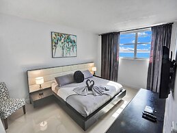 Tides of Hollywood N-11G