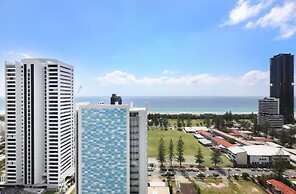 Sierra Broadbeach - Ocean View Apartment