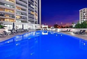 Sierra Broadbeach - Ocean View Apartment