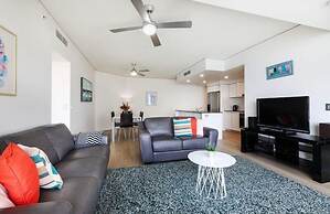 Sierra Broadbeach - Ocean View Apartment