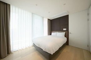 UH FLAT SIGNATURE DAEGU