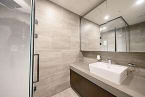 UH FLAT SIGNATURE DAEGU