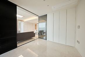 UH FLAT SIGNATURE DAEGU