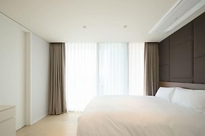 UH FLAT SIGNATURE DAEGU