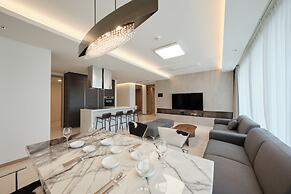 UH FLAT SIGNATURE DAEGU