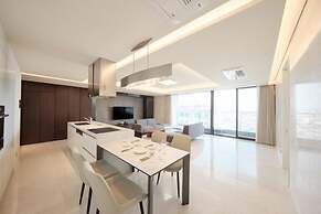 UH FLAT SIGNATURE DAEGU