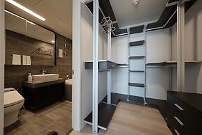 UH FLAT SIGNATURE DAEGU